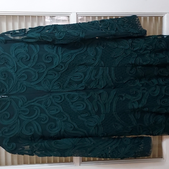 Green Long Sleeve Dress - Picture 5 of 7